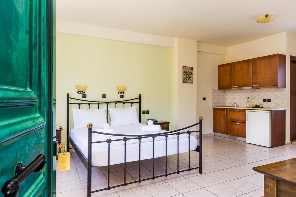 Dias Hotel & Apts Stalida エクステリア 写真